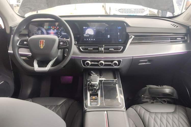 Used Hongqi HS5 2023 2.0T Four-Wheel Drive Flagship Pro Edition Center Console