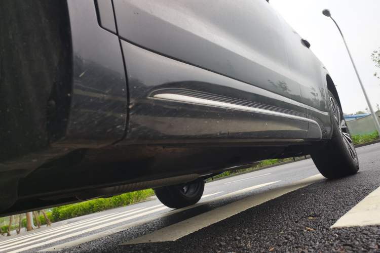 Used Hongqi HS5 2023 2.0T Four-Wheel Drive Flagship Pro Edition Chassis Front Left