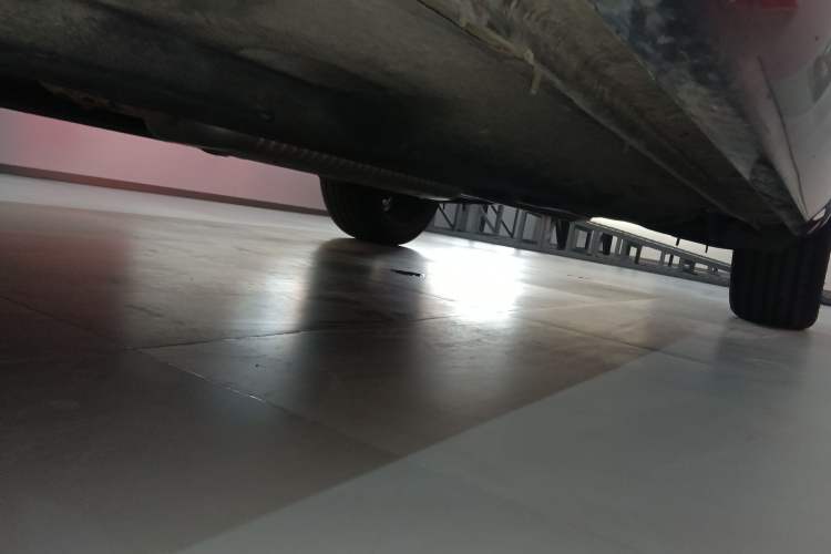 Used Hongqi HS5 2023 2.0T Four-Wheel Drive Flagship Pro Edition Chassis Front Left