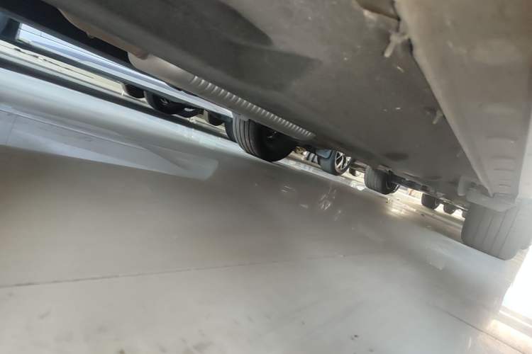 Used Hongqi HS5 2023 2.0T Four-Wheel Drive Flagship Pro Edition Chassis Front Left