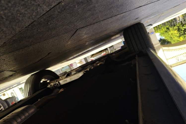 Used Hongqi HS5 2023 2.0T Qixiang Pro 500 000th Unit Commemorative Edition Chassis Front Left