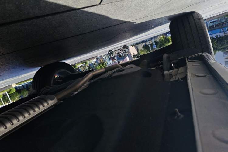 Used Hongqi HS5 2023 2.0T Qixiang Pro 500 000th Unit Commemorative Edition Chassis Rear Right