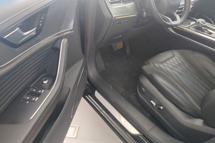 Used Hongqi HS5 2023 2.0T Four-Wheel Drive Flagship Pro Edition Driver Seat