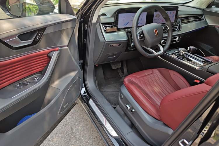 Used Hongqi HS5 2023 2.0T Four-Wheel Drive Flagship Pro Edition Driver Seat