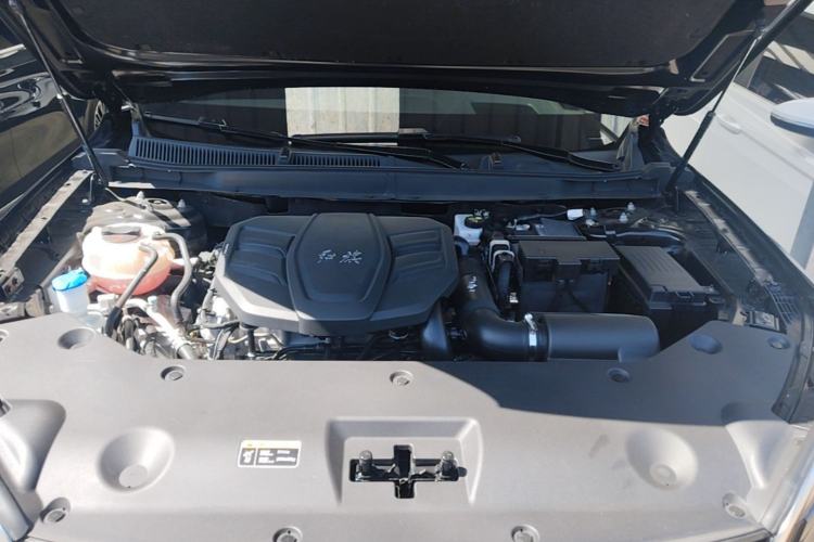 Used Hongqi HS5 2023 2.0T Four-Wheel Drive Flagship Pro Edition Engine Bay