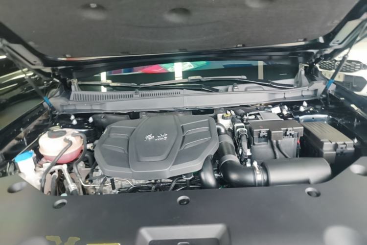Used Hongqi HS5 2023 2.0T Four-Wheel Drive Flagship Pro Edition Engine Bay