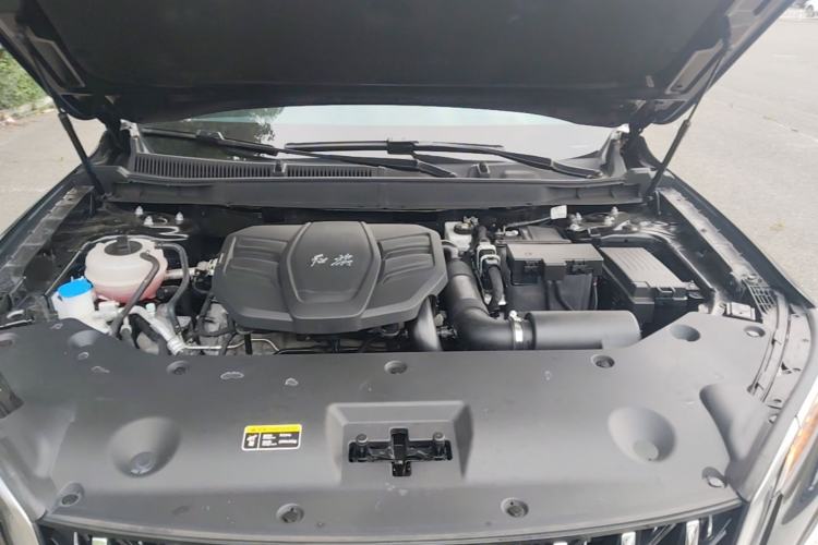 Used Hongqi HS5 2023 2.0T Four-Wheel Drive Flagship Pro Edition Engine Bay