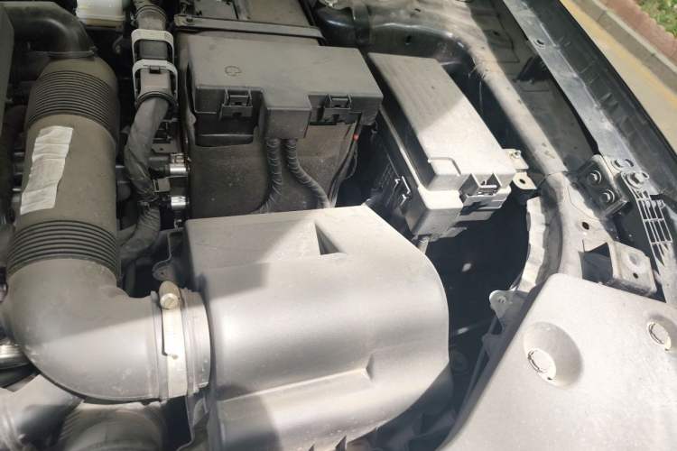 Used Hongqi HS5 2023 2.0T Qixiang Pro Edition Engine Bay Left