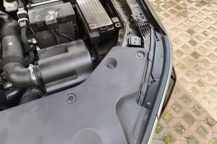 Used Hongqi HS5 2023 2.0T Qixiang Pro Edition Engine Bay Left