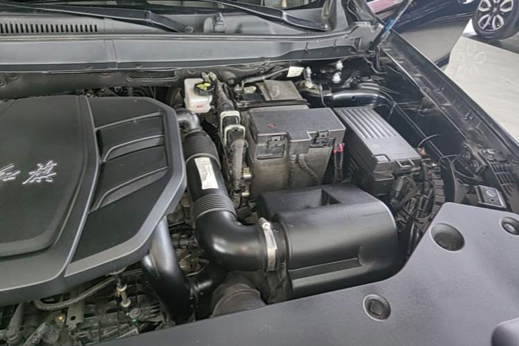 Used Hongqi HS5 2023 2.0T Qixiang Pro Edition Engine Bay Left