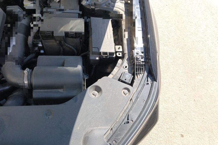 Used Hongqi HS5 2023 2.0T Four-Wheel Drive Flagship Pro Edition Engine Bay Left