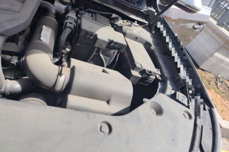 Used Hongqi HS5 2023 2.0T Four-Wheel Drive Flagship Pro Edition Engine Bay Left