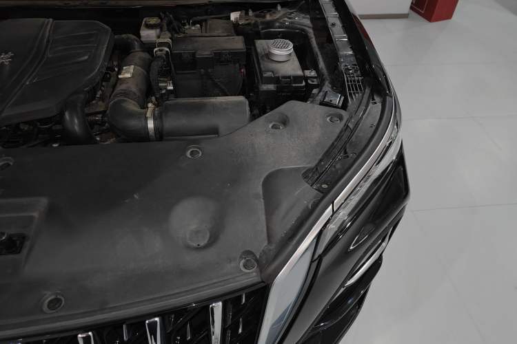 Used Hongqi HS5 2023 2.0T Qixiang Pro Edition Engine Bay Left