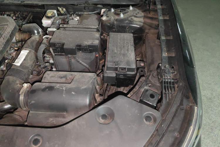 Used Hongqi HS5 2023 2.0T Qixiang Pro Edition Engine Bay Left