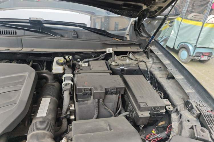 Used Hongqi HS5 2023 2.0T Qixiang Pro Edition Engine Bay Left