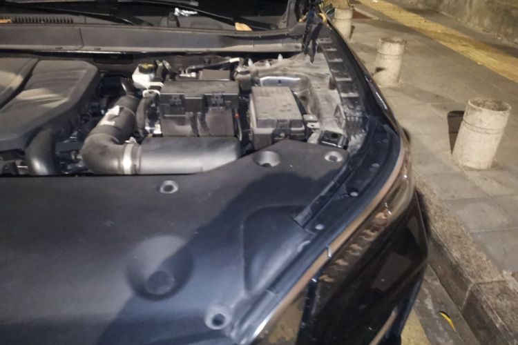 Used Hongqi HS5 2023 2.0T Four-Wheel Drive Flagship Pro Edition Engine Bay Left