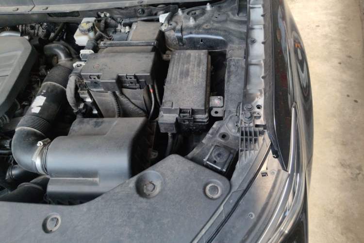 Used Hongqi HS5 2023 2.0T Qixiang Pro Edition Engine Bay Left