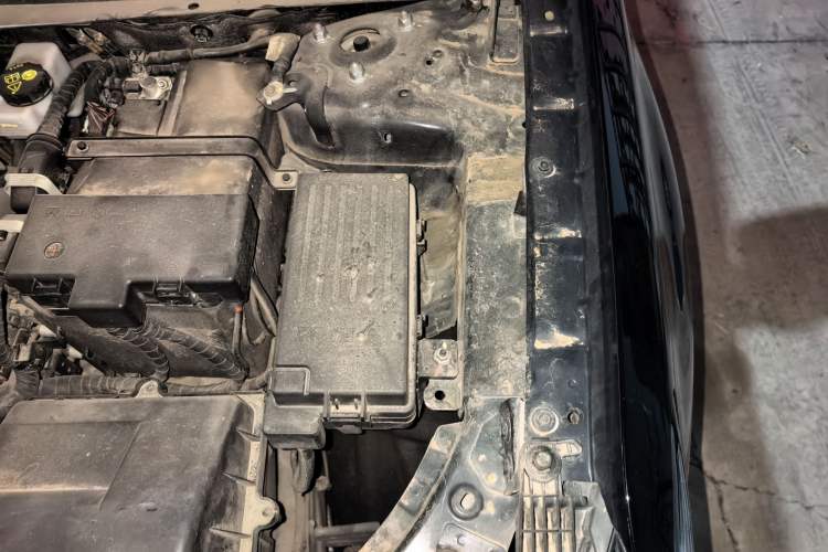 Used Hongqi HS5 2023 2.0T Qixiang Pro Edition Engine Bay Left