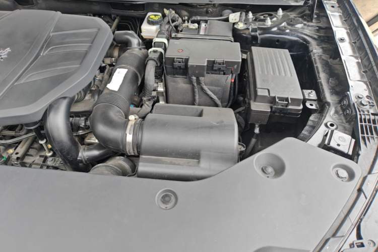 Used Hongqi HS5 2023 2.0T Four-Wheel Drive Flagship Pro Edition Engine Bay Left