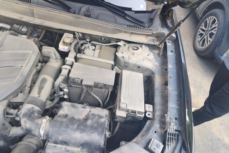Used Hongqi HS5 2023 2.0T Four-Wheel Drive Flagship Pro Edition Engine Bay Left