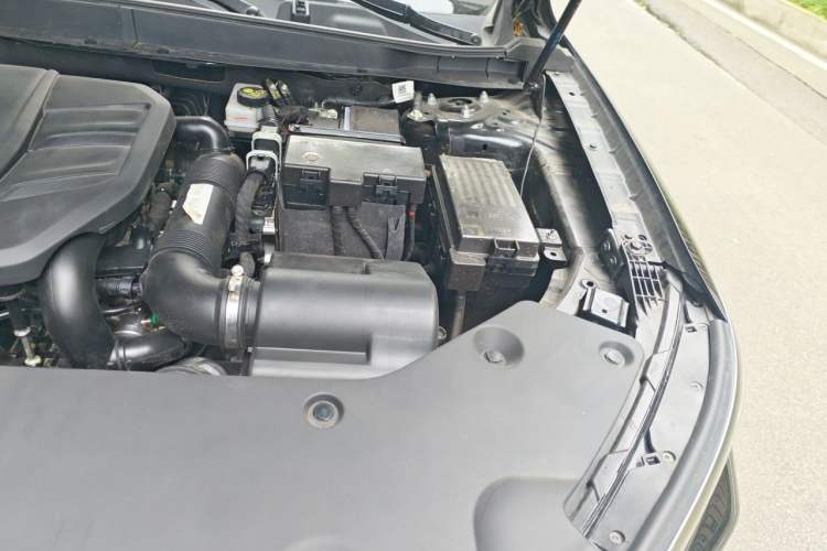 Used Hongqi HS5 2023 2.0T Qixiang Pro Edition Engine Bay Left