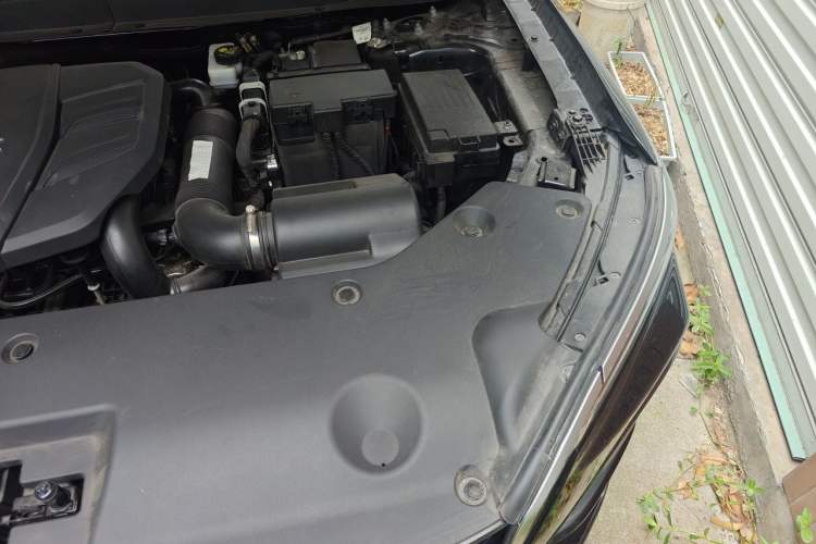 Used Hongqi HS5 2023 2.0T Qixiang Pro Edition Engine Bay Left