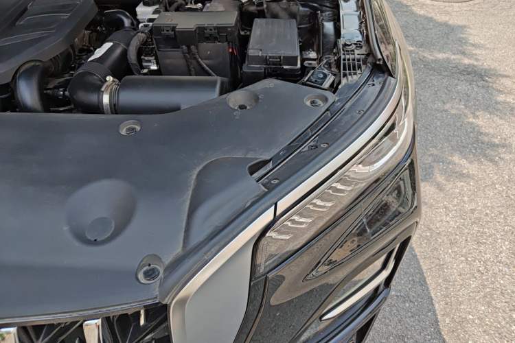 Used Hongqi HS5 2023 2.0T Four-Wheel Drive Flagship Pro Edition Engine Bay Left