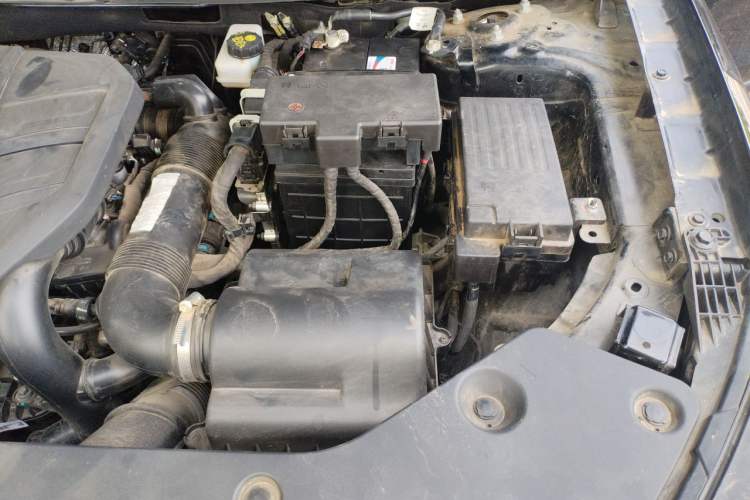 Used Hongqi HS5 2023 2.0T Qixiang Pro Edition Engine Bay Left