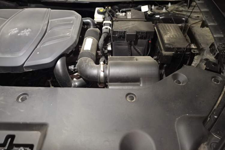 Used Hongqi HS5 2023 2.0T Qixiang Pro Edition Engine Bay Left