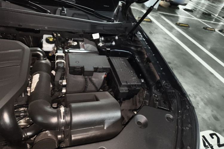 Used Hongqi HS5 2023 2.0T Qixiang Pro 500 000th Unit Commemorative Edition Engine Bay Left