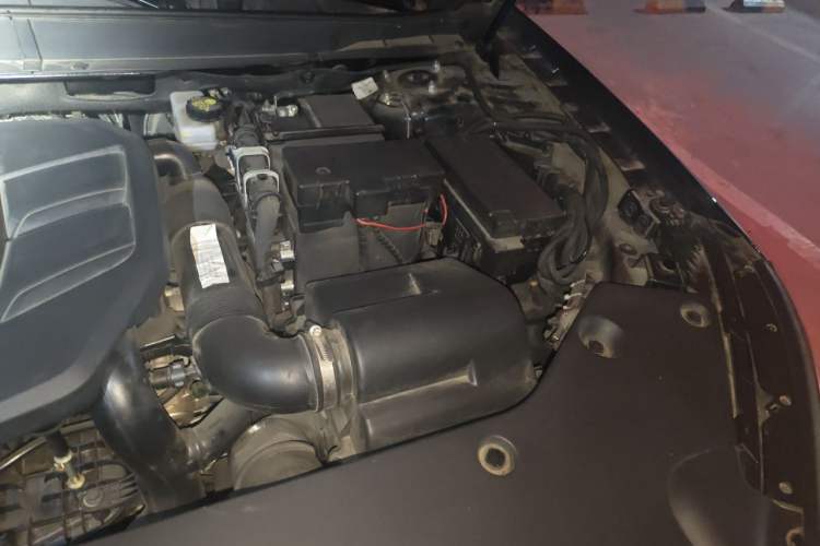 Used Hongqi HS5 2023 2.0T Qixiang Pro Edition Engine Bay Left