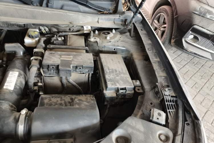 Used Hongqi HS5 2023 2.0T Qixiang Pro Edition Engine Bay Left