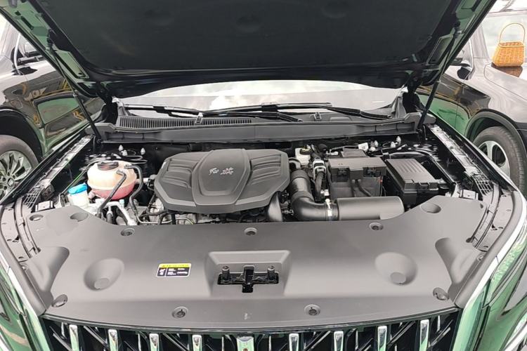 Used Hongqi HS5 2023 2.0T Four-Wheel Drive Flagship Pro Edition Engine Bay