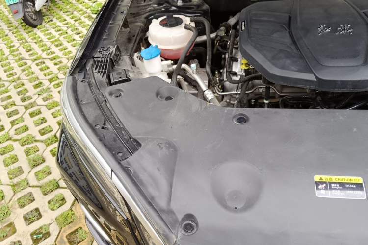 Used Hongqi HS5 2023 2.0T Four-Wheel Drive Flagship Pro Edition Engine Bay Right