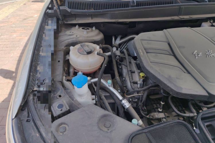 Used Hongqi HS5 2023 2.0T Four-Wheel Drive Flagship Pro Edition Engine Bay Right
