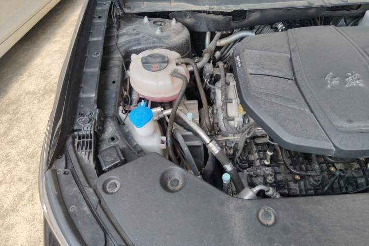 Used Hongqi HS5 2023 2.0T Qixiang Pro Edition Engine Bay Right