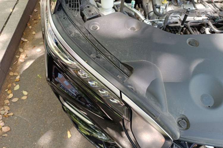 Used Hongqi HS5 2023 2.0T Four-Wheel Drive Flagship Pro Edition Engine Bay Right