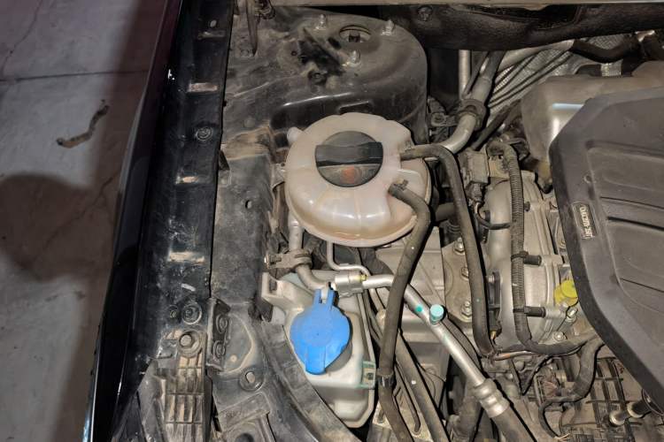 Used Hongqi HS5 2023 2.0T Qixiang Pro Edition Engine Bay Right
