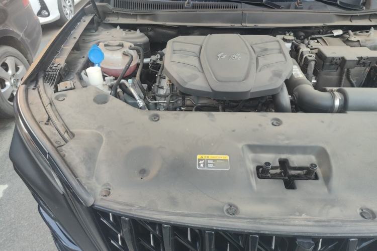 Used Hongqi HS5 2023 2.0T Four-Wheel Drive Flagship Pro Edition Engine Bay Right