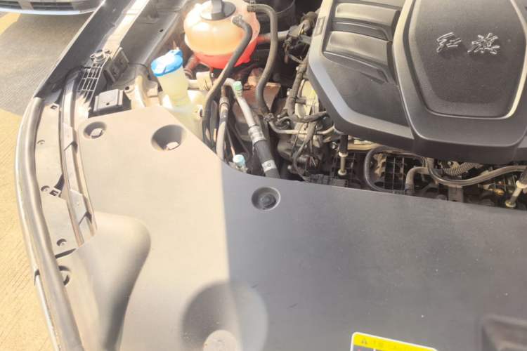 Used Hongqi HS5 2023 2.0T Qixiang Pro Edition Engine Bay Right