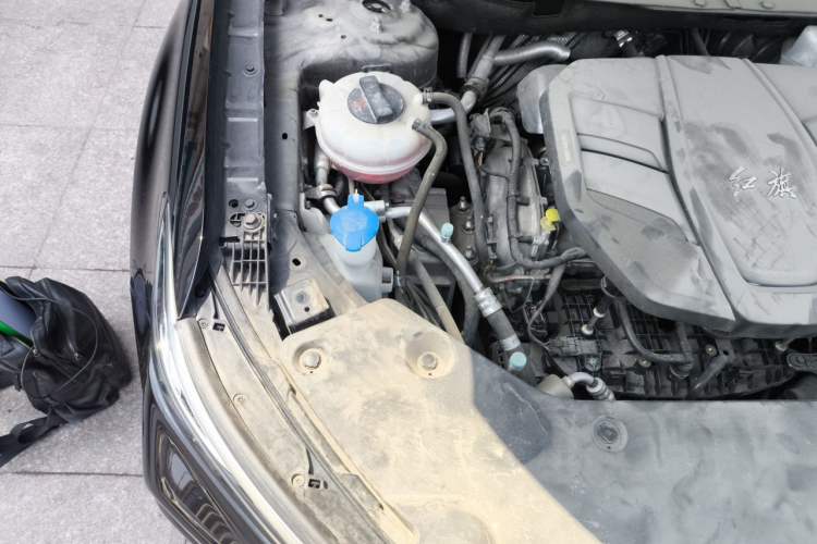 Used Hongqi HS5 2023 2.0T Qixiang Pro Edition Engine Bay Right