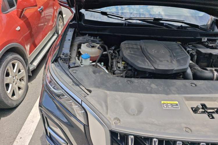 Used Hongqi HS5 2023 2.0T Four-Wheel Drive Flagship Pro Edition Engine Bay Right