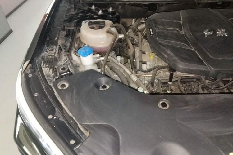 Used Hongqi HS5 2023 2.0T Four-Wheel Drive Flagship Pro Edition Engine Bay Right