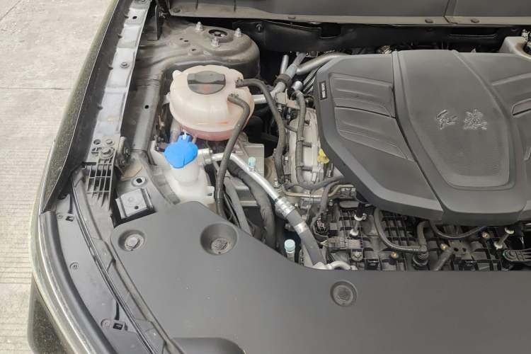Used Hongqi HS5 2023 2.0T Qixiang Pro 500 000th Unit Commemorative Edition Engine Bay Right