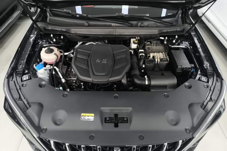 Used Hongqi HS5 2023 2.0T Four-Wheel Drive Flagship Pro Edition Engine Bay