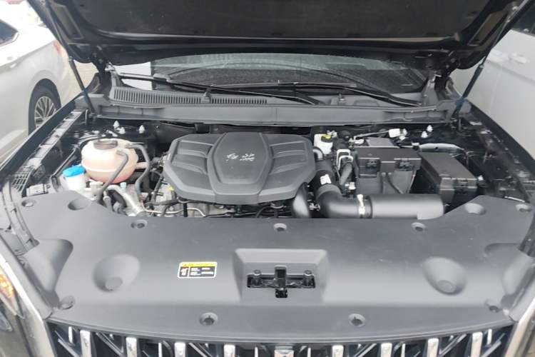 Used Hongqi HS5 2023 2.0T Four-Wheel Drive Flagship Pro Edition Engine Bay