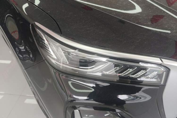 Used Hongqi HS5 2023 2.0T Four-Wheel Drive Flagship Pro Edition Exterior 3