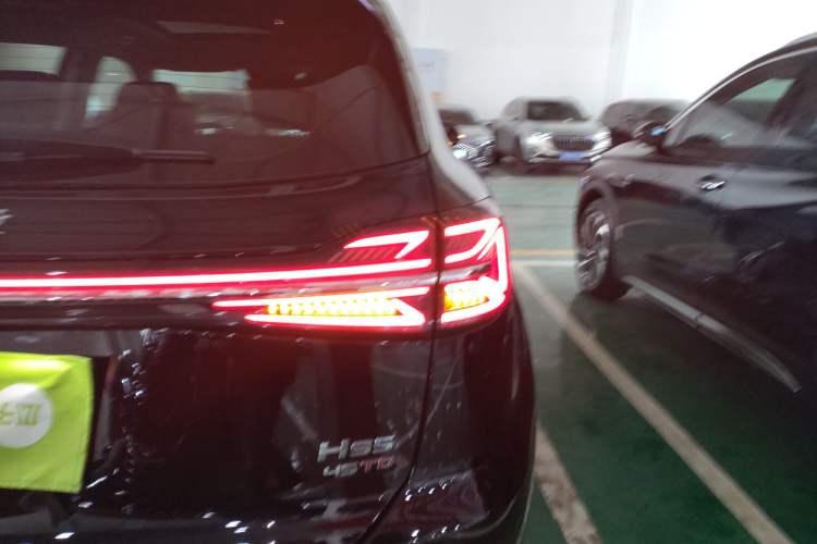 Used Hongqi HS5 2023 2.0T Four-Wheel Drive Flagship Pro Edition Exterior 3