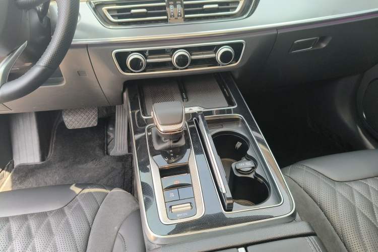 Used Hongqi HS5 2023 2.0T Qixiang Pro Edition Gear Lever