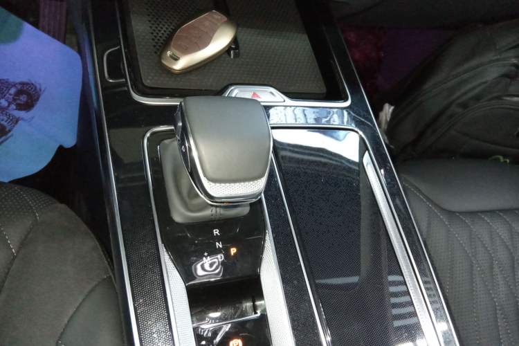 Used Hongqi HS5 2023 2.0T Qixiang Pro Edition Gear Lever